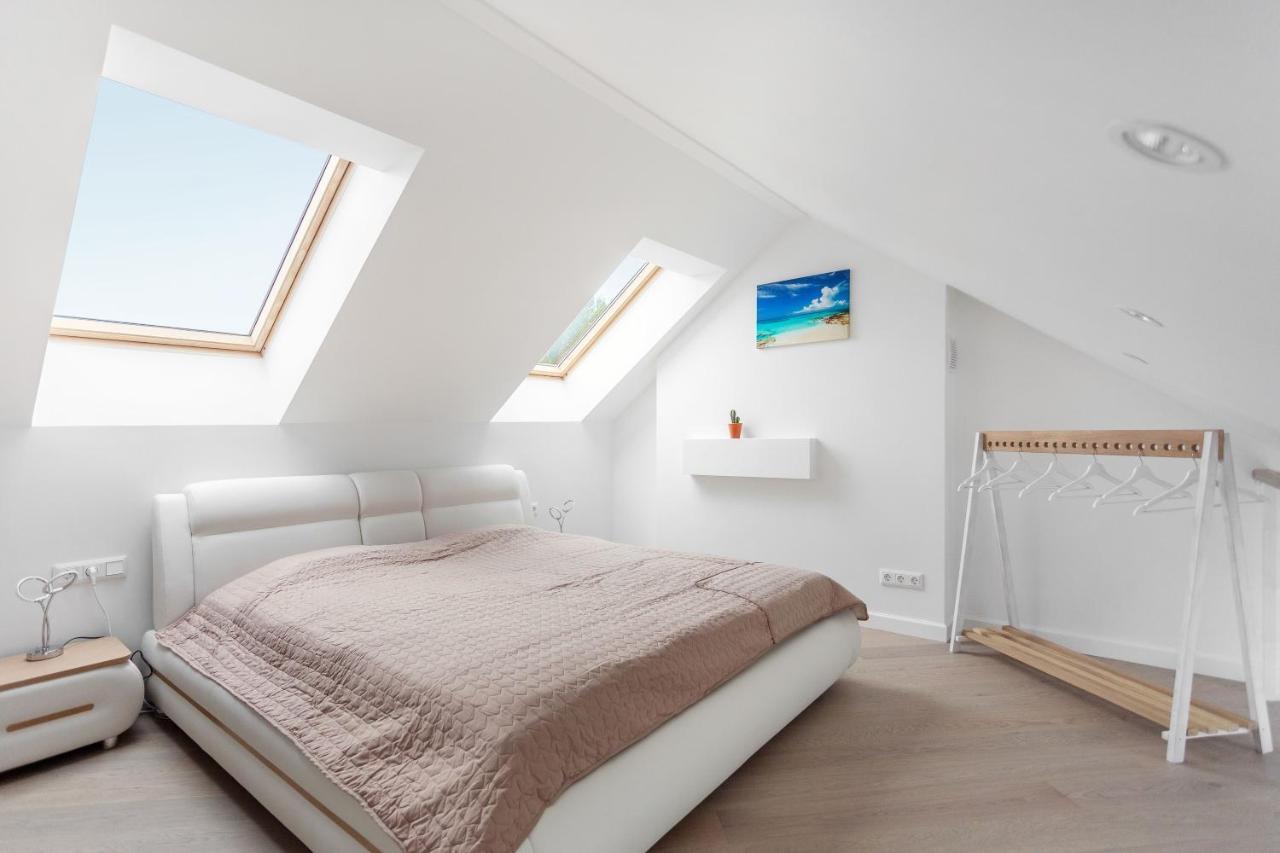 Luxurious Kaunas Basilica Apartment In Old Town By Urban Rent Екстериор снимка