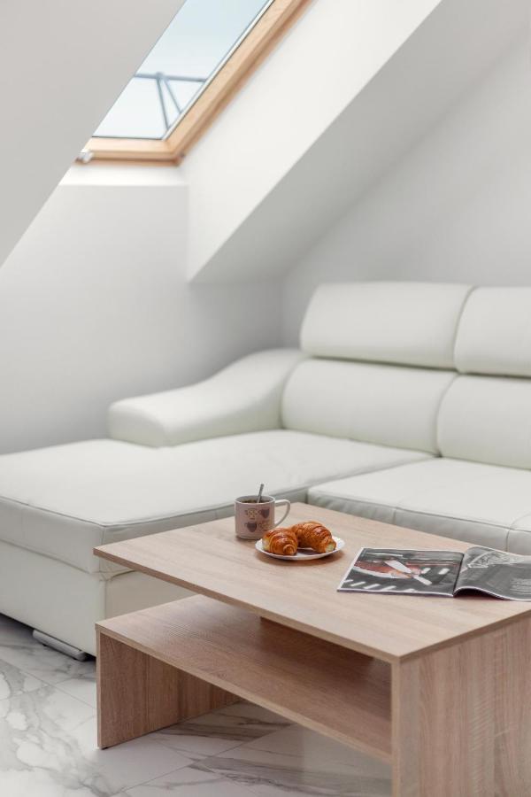 Luxurious Kaunas Basilica Apartment In Old Town By Urban Rent Екстериор снимка