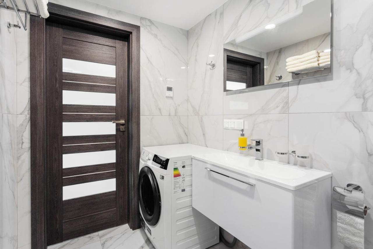 Luxurious Kaunas Basilica Apartment In Old Town By Urban Rent Екстериор снимка