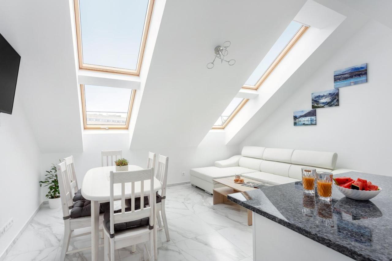 Luxurious Kaunas Basilica Apartment In Old Town By Urban Rent Екстериор снимка