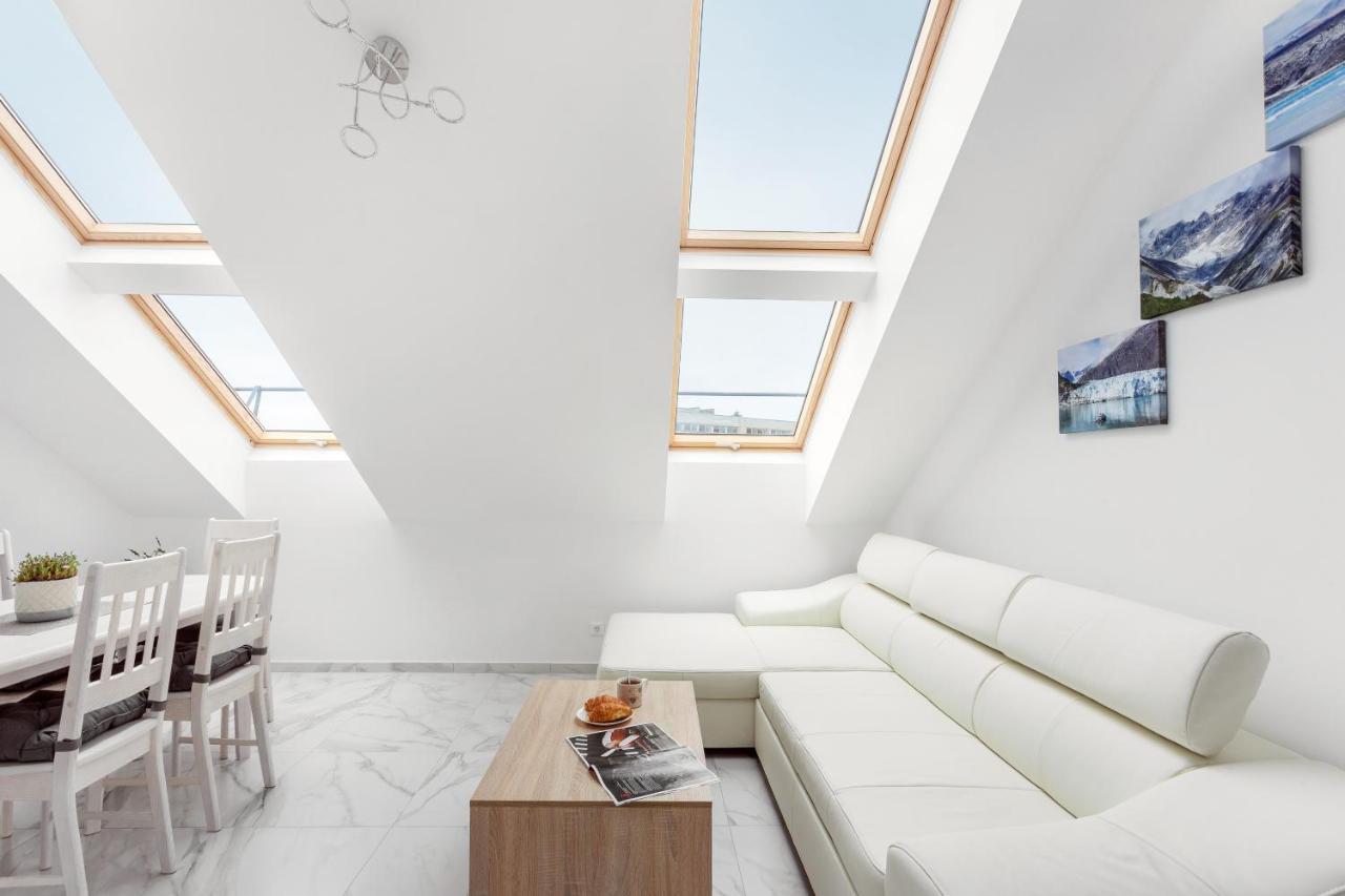 Luxurious Kaunas Basilica Apartment In Old Town By Urban Rent Екстериор снимка