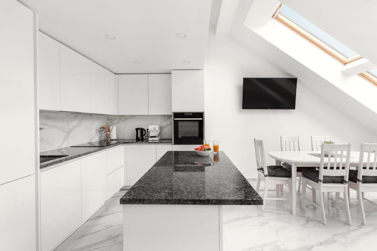 Luxurious Kaunas Basilica Apartment In Old Town By Urban Rent Екстериор снимка