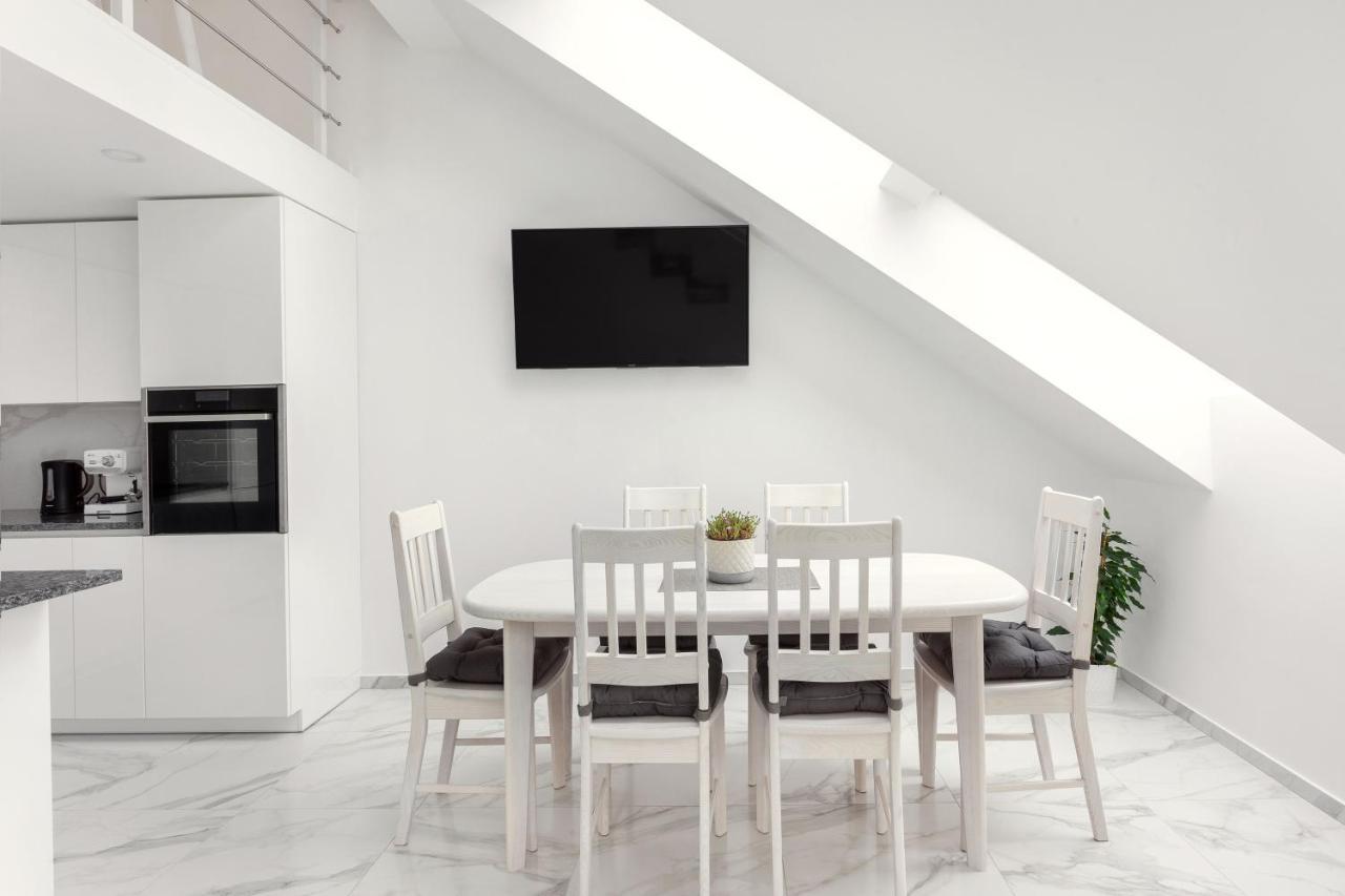 Luxurious Kaunas Basilica Apartment In Old Town By Urban Rent Екстериор снимка