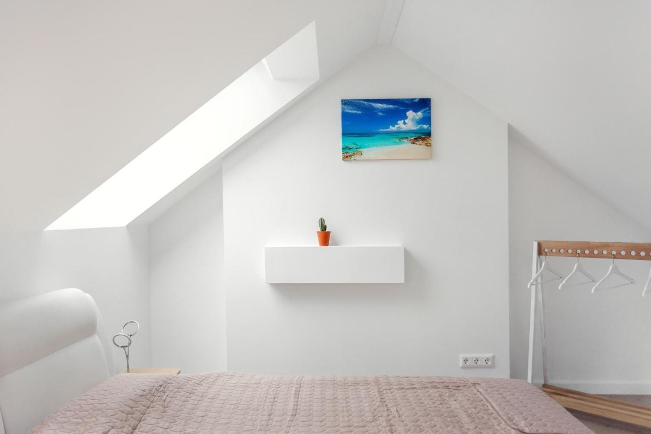 Luxurious Kaunas Basilica Apartment In Old Town By Urban Rent Екстериор снимка