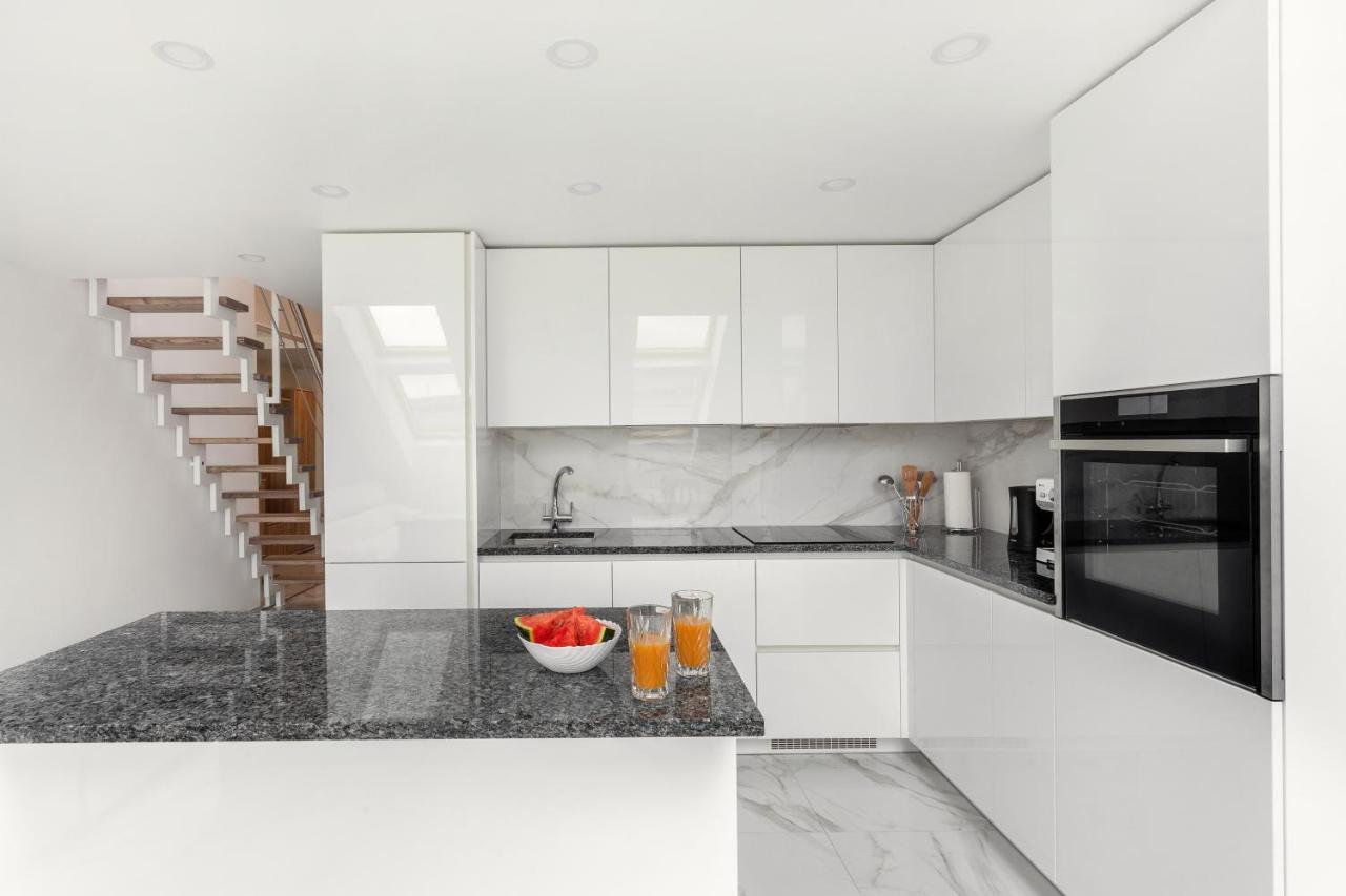 Luxurious Kaunas Basilica Apartment In Old Town By Urban Rent Екстериор снимка